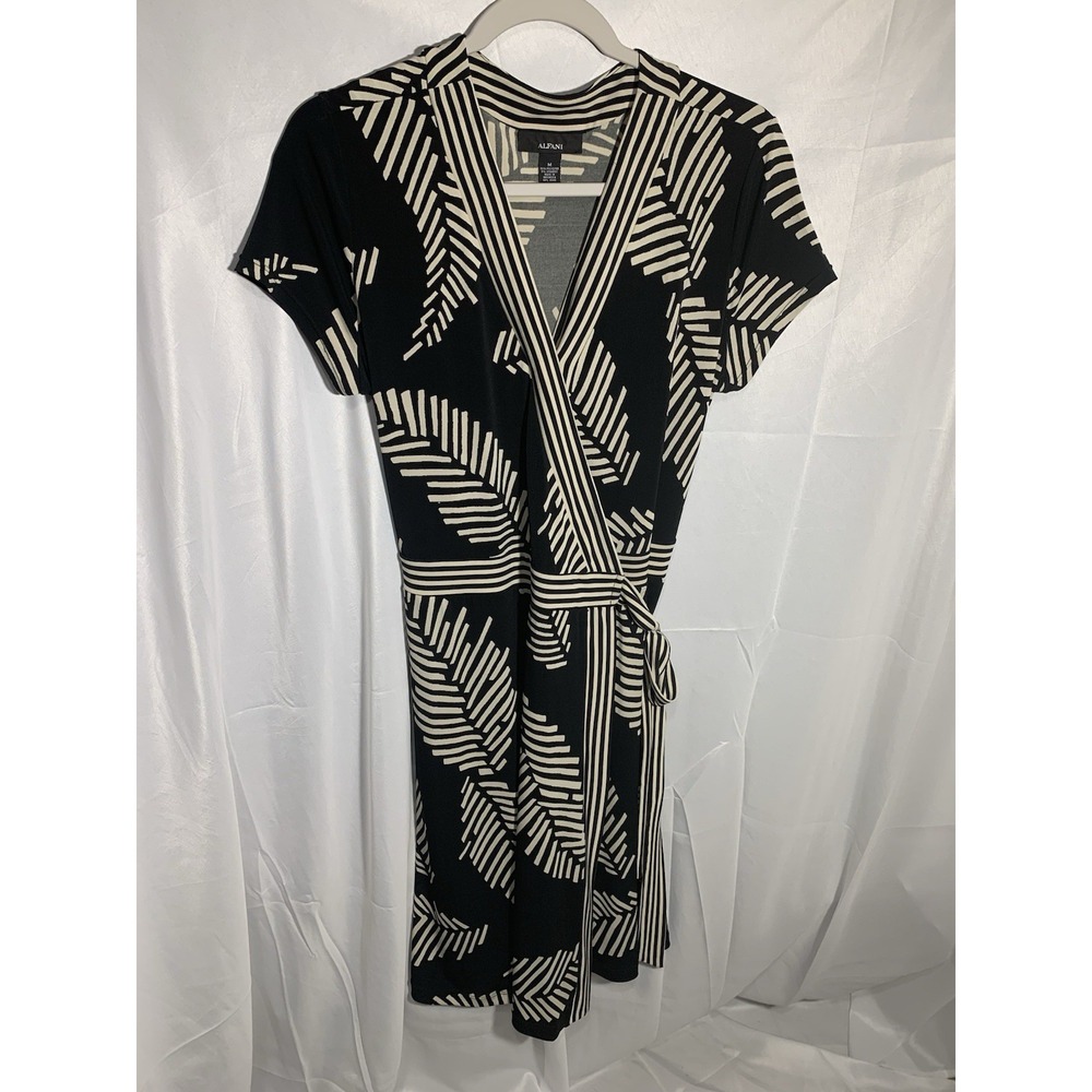 Alfani Black & White Leaf / Palm Stretch Short Sleeve Wrap Dress Women Medium